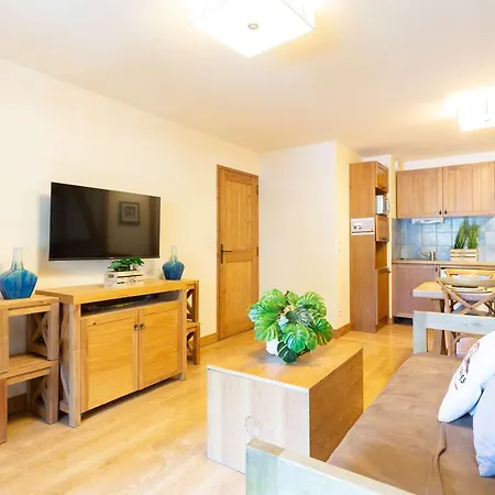 Apartment 6 Pers En Centre-ville Avec Piscine, Et Parking Securise A - Fr-1-296-404 Saint-Lary-Soulan