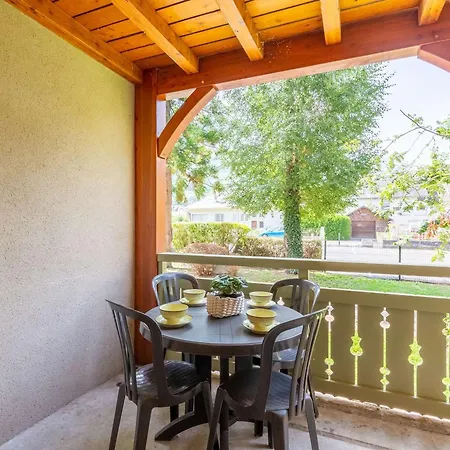 Apartment 6 Pers En Centre-ville Avec Piscine, Et Parking Securise A - Fr-1-296-404
