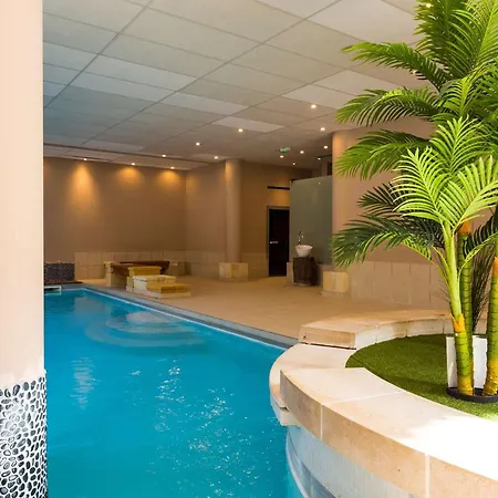 Apartment 6 Pers En Centre-ville Avec Piscine, Et Parking Securise A - Fr-1-296-404 Saint-Lary-Soulan