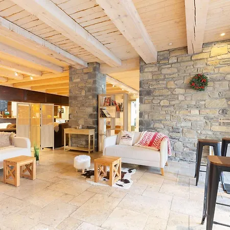 Apartment 6 Pers En Centre-ville Avec Piscine, Et Parking Securise A - Fr-1-296-404
