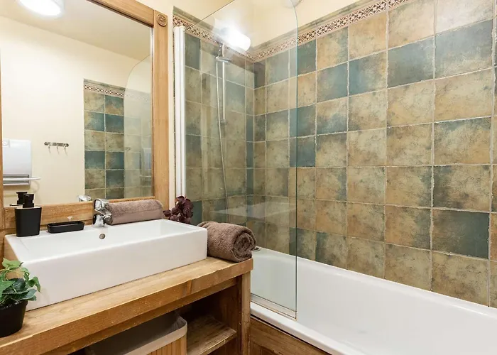 T2 Avec Piscine, Sauna, Hammam Et Wi-fi Au Centre De Saint-lary - Fr-1-296-404 Saint-Lary-Soulan