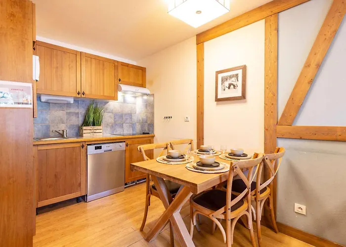 T2 Avec Piscine, Sauna, Hammam Et Wi-fi Au Centre De Saint-lary - Fr-1-296-404 * Saint-Lary-Soulan