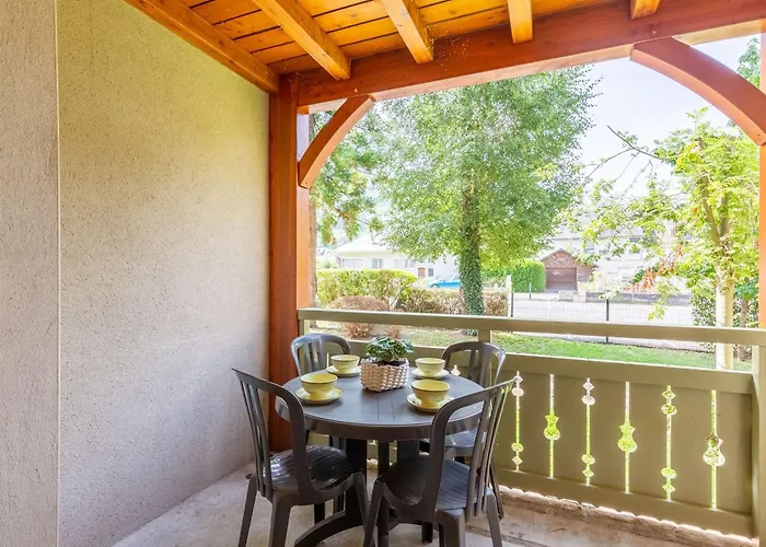 Appartement T2 Avec Piscine, Sauna, Hammam Et Wi-fi Au Centre De Saint-lary - Fr-1-296-404