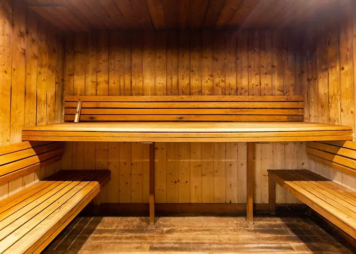 T2 Avec Piscine, Sauna, Hammam Et Wi-fi Au Centre De Saint-lary - Fr-1-296-404