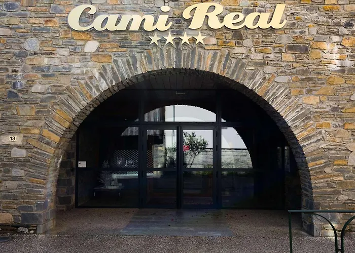 T2 Avec Piscine, Sauna, Hammam Et Wi-fi Au Centre De Saint-lary - Fr-1-296-404 *