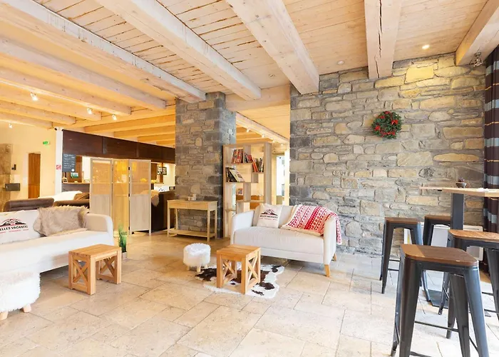 Appartement T2 Avec Piscine, Sauna, Hammam Et Wi-fi Au Centre De Saint-lary - Fr-1-296-404